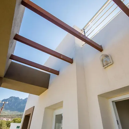 Spacious Three-Bedroom Apartment A3 In Sanctuary Cove Site *