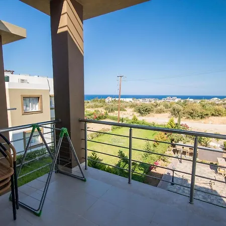 Spacious Three-Bedroom Apartment A3 In Sanctuary Cove Site Apartman