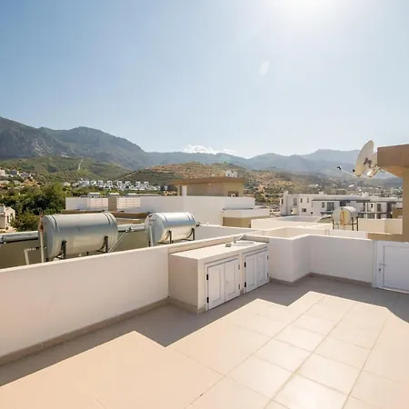 Spacious Three-Bedroom Apartment A3 In Sanctuary Cove Site *