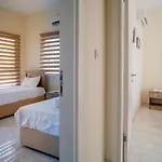 Spacious Three-Bedroom Apartment A3 In Sanctuary Cove Site Apartamento