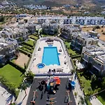 Spacious Three-Bedroom Apartment A3 In Sanctuary Cove Site Apartamento Cirénia