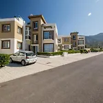 Spacious Three-Bedroom Apartment A3 In Sanctuary Cove Site *