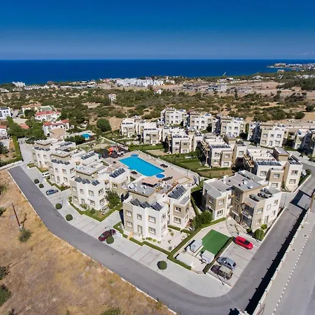 Spacious Three-Bedroom Apartment A3 In Sanctuary Cove Site דירה