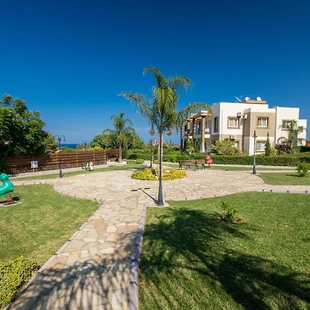 Spacious Three-Bedroom Apartment A3 In Sanctuary Cove Site דירה