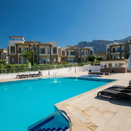 Spacious Three-Bedroom Apartment A3 In Sanctuary Cove Site קיירניה