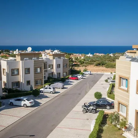 Spacious Three-Bedroom Apartment A3 In Sanctuary Cove Site קיירניה