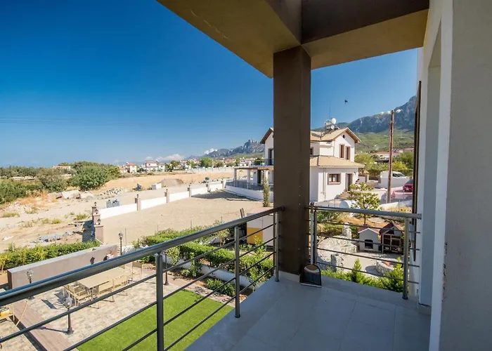 Spacious Three-Bedroom Apartment A3 In Sanctuary Cove Site *